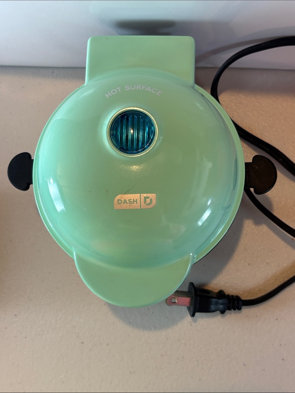 NWOT-Dash Mini Bundt Cake Maker w/ Blue Indicator Window in Mint Green/Aqua